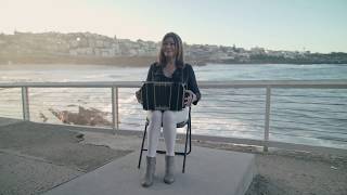 Maggie Ferguson - bandoneón at bronte beach