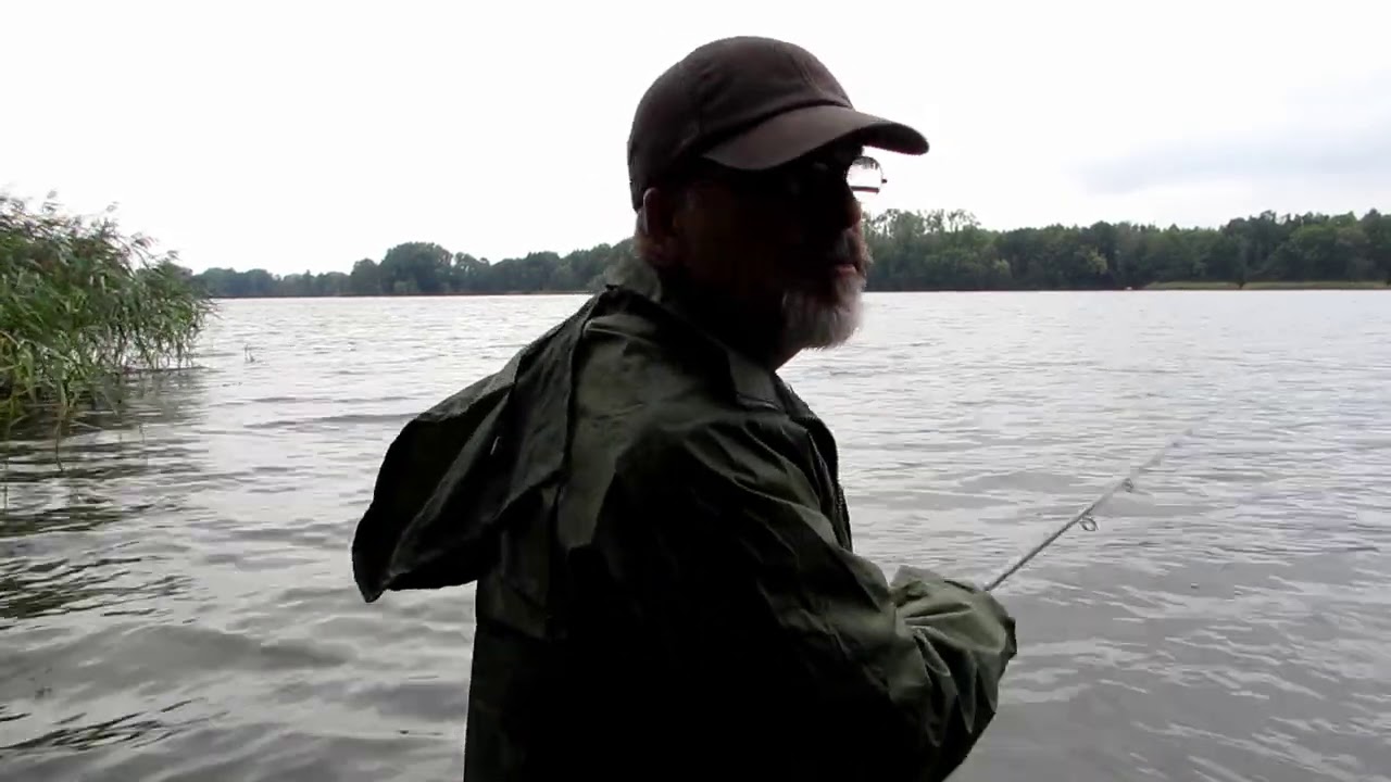 Jezioro Lusowskie   brodzenie za okoniem