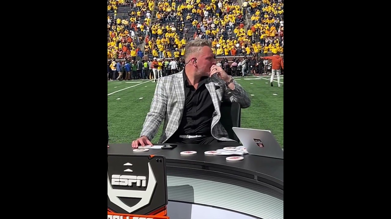 Pat McAfee hit 'em with the horns down at both GameDay sets 😂 