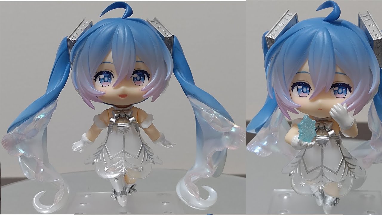 Unboxing and handling: A smiling Nendoroid, #2878 Hatsune Miku