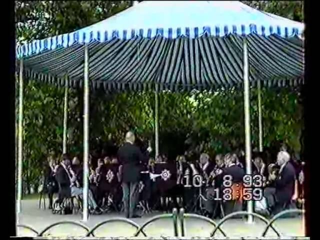 St. Patrick's Day - Household Division Musicians' Association Band adlı videoyu YouTube'da izle St. Patrick's Day - Household Division Musicians' Association Band adlı videoyu YouTube'da izle