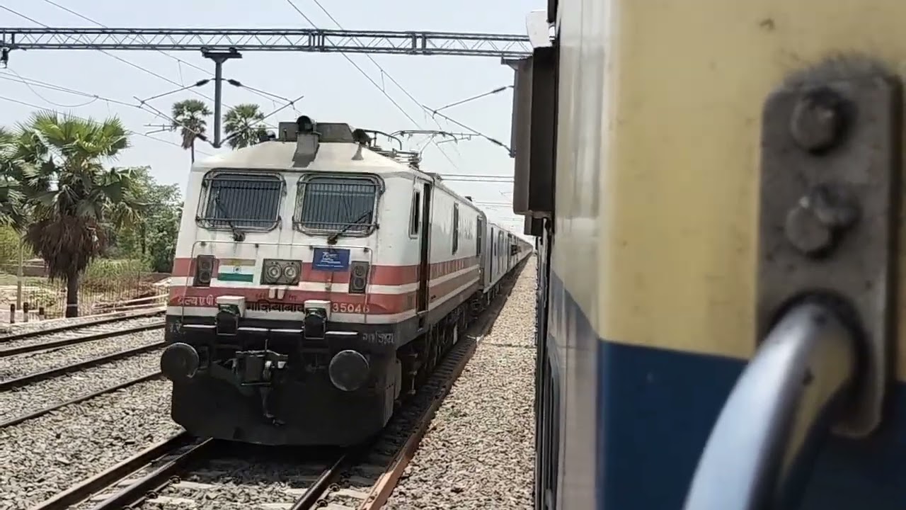 14004 New Delhi Malda Town Express overtakes 03294 DDU PNBE EMU at Neora!!