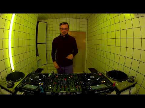 Sweat Lodge - Benjamin Fröhlich | HÖR - Nov 17 / 2022