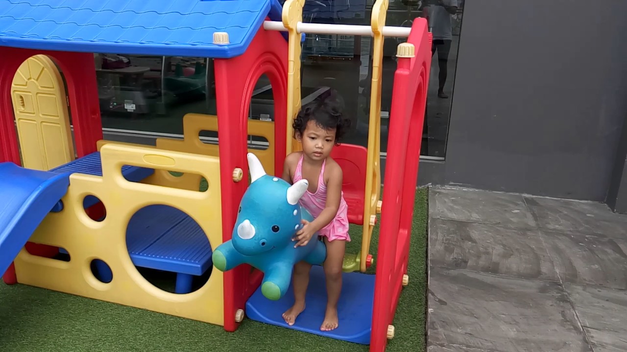 Assalamualaikum teman-teman, Semua pasti suka mainan... Kali ini yaya dibelikan wa neng mainan playg. 