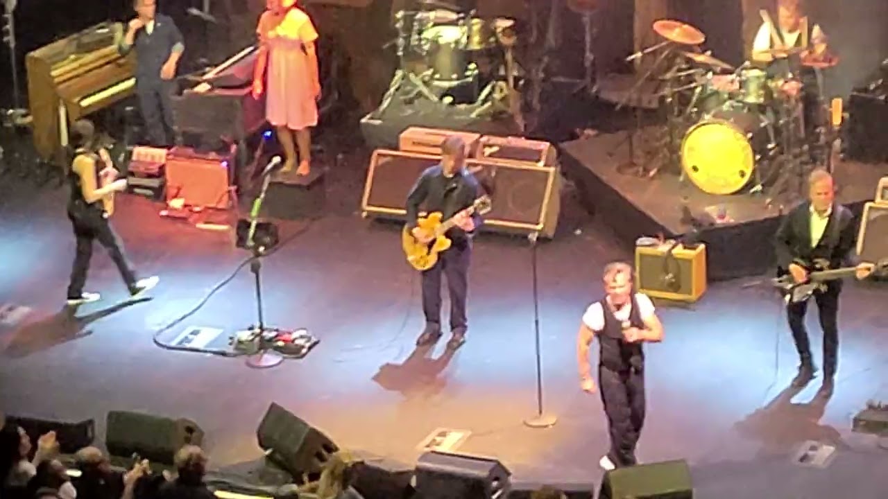 John Mellencamp - 4/14/23 - Chicago Theater - Hurts so Good - YouTube