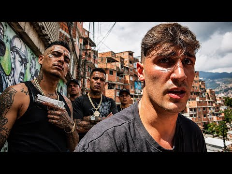 The neighborhood that TERRORIZED Colombia: Comuna 13 🇨🇴