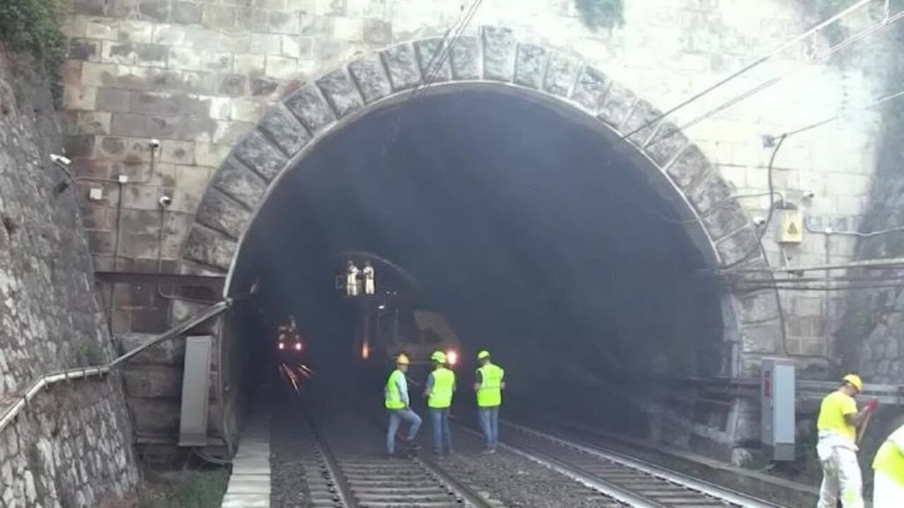Proseguono i lavori sulla ferrovia Roma-Napoli, in corso il rinnovamento della galleria del Massico