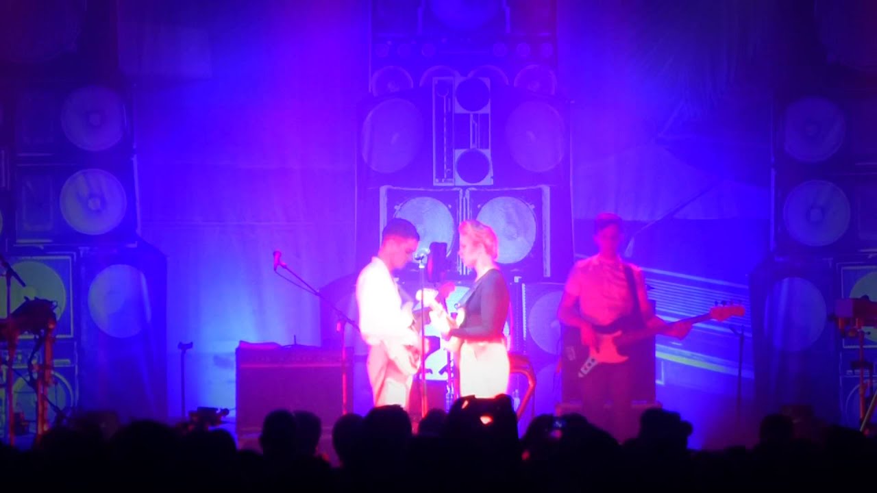 La Roux Uptight Downtown (Paris, Le Bataclan, 2014) YouTube