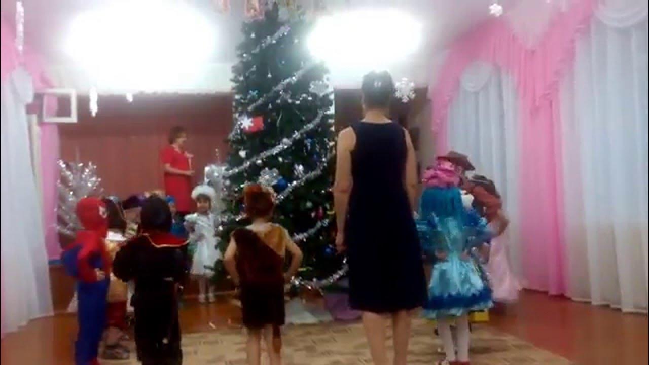 танец сколько мальчиков хороших посмотри видео. сценка танец тихий час. и раз два три сколько мальчиков хороших посмотри. танец танец раз два три. танец считалка новогодние.