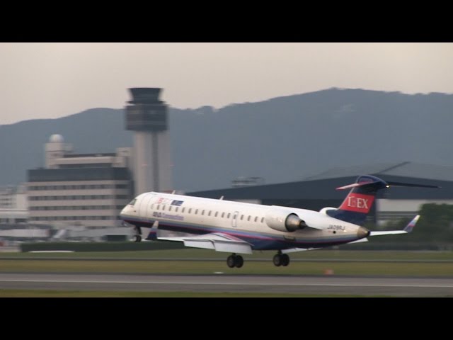 伊丹空港 IBEXエアラインズ ボンバルディア CRJ-700 JA09RJ 飛行機