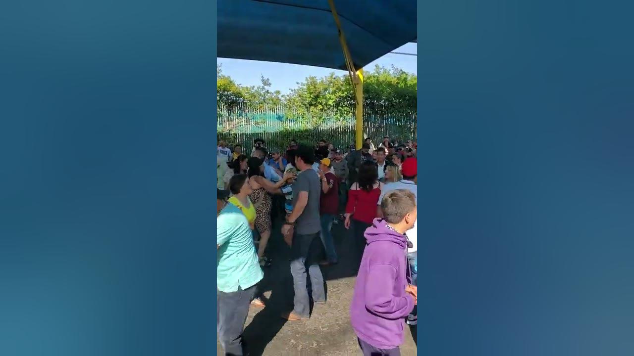 PEQUEÑA Y FRÁGIL