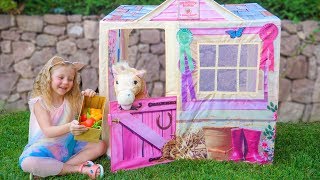 Настя строит домик для волшебной лошадки