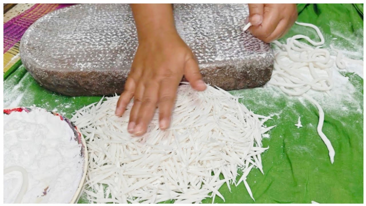 হাতে কাটা শই পিঠা বা সেমাই পিঠা রেসিপি খুব সহজেই বানিয়ে নিতে পারেনএই সেমাই পিঠাটা/Semy Pitha Recipe