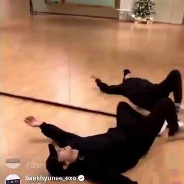 [D-514] When baekhyun stopped running with chanyeol and took a break to comment on junmyeon’s live😂