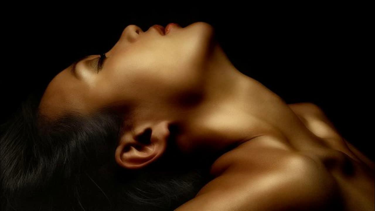 Наслаждение афоризмы. Высшее чувство наслаждения. Чувственная женщина. Самое высшее наслаждение сделать то что по мнению других. Наслаждение афоризмы.