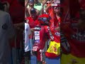 La festa di Marc Marquez dopo la vittoria ad Aragon: il pilota spagnolo festeggia con i suoi tifosi