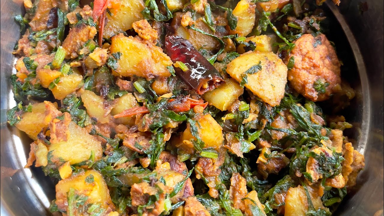 ଅତି ସହଜ ରେ ବନାନ୍ତୁ ଆଳୁ ପାଳଙ୍ଗ ଶାଗ ତରକାରୀ।Alu palak dry curry/alu palak curry.Healthy spinach curry.