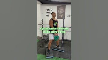 Agachamento sumô com anilha sobre o Step - prof. Matheus Gomes