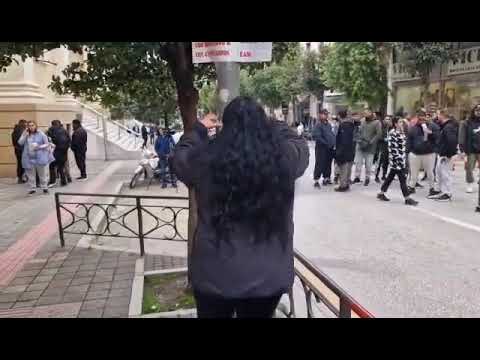 Πάτρα: Συγγενείς του δολοφονημένου Κ. Μπασιλάρη στο Δικαστικό Μέγαρο