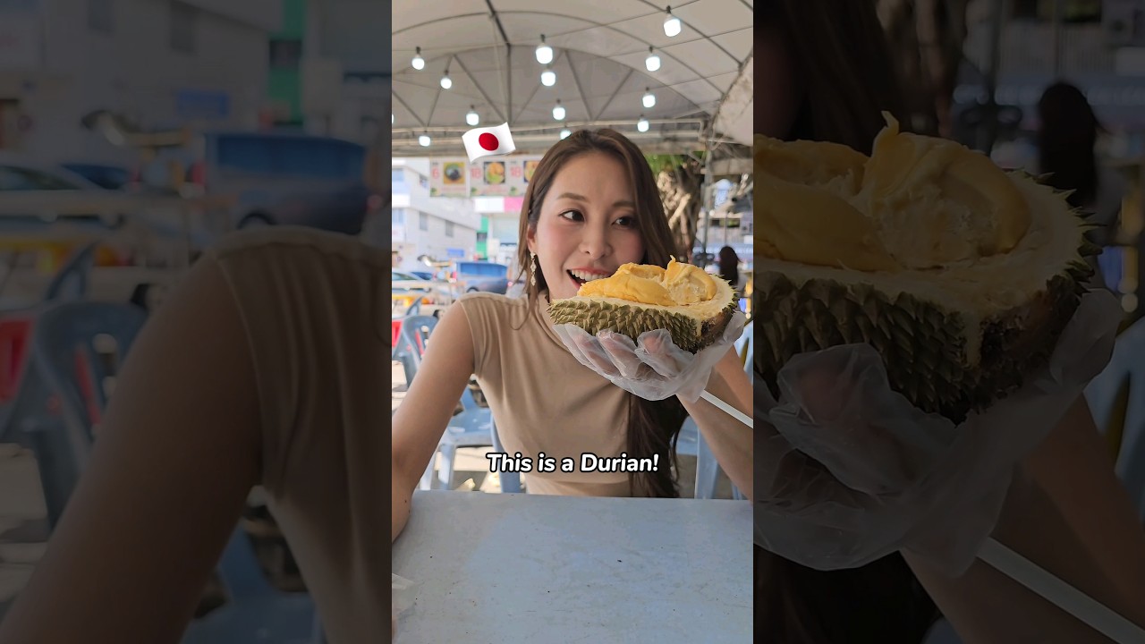 Japanese trying the world smelliest fruit!Durian!!