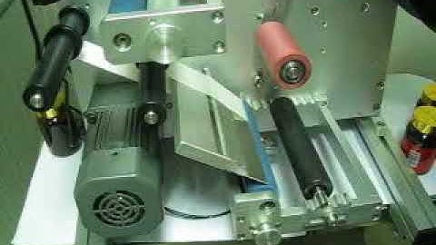 半自动圆瓶贴标机视频