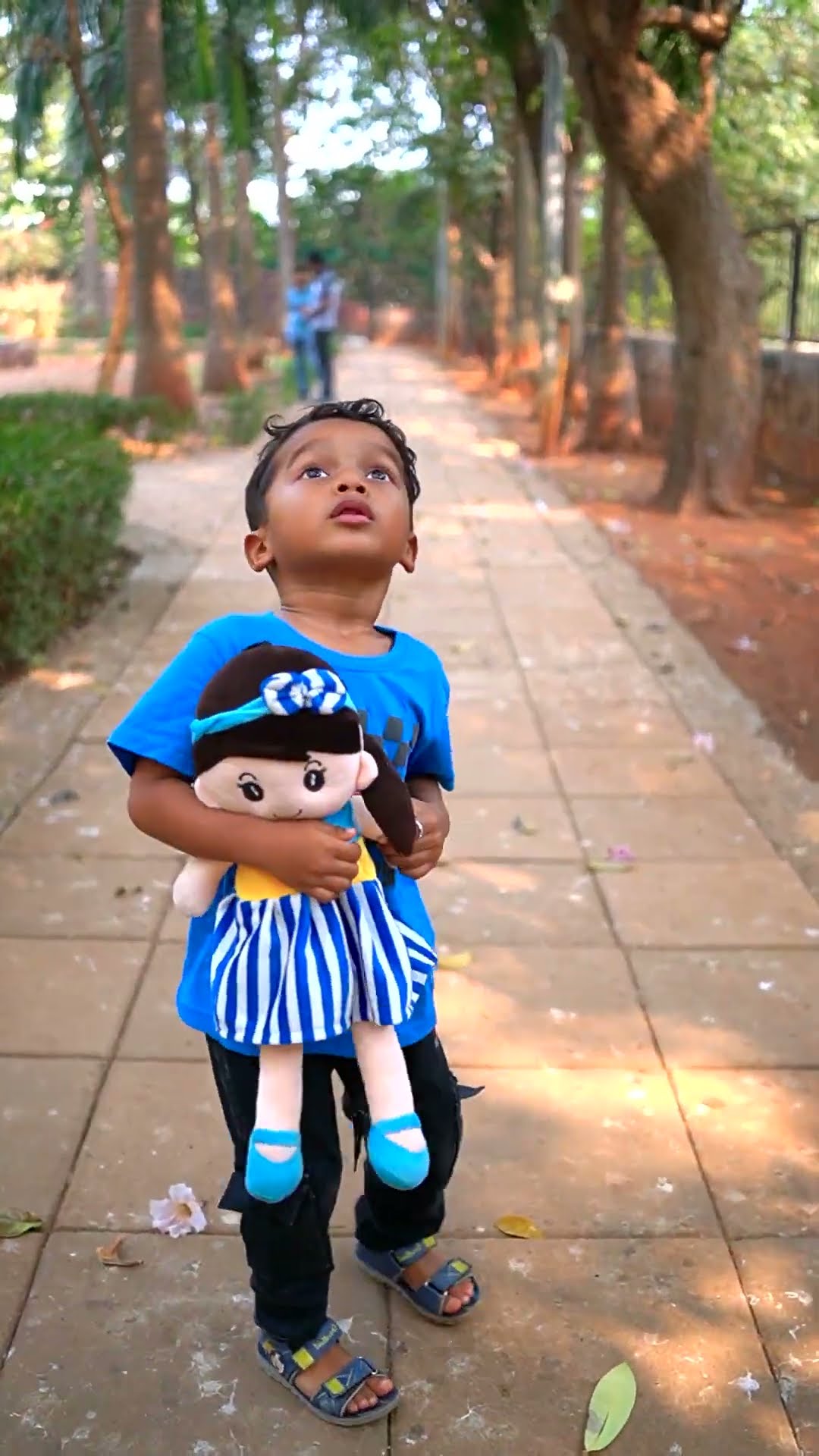Help karne ke chakkar mai pitai ho gayi ?? #shorts #funnyshorts #funnyvideo