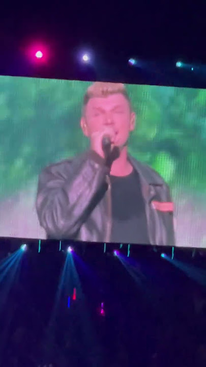 Nick carter in tears while singing in the DNA tour in london last night