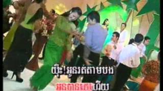 Miniatura del video "03-ឃ្មុំឡើងក្បាលទឹក.mpg"