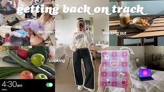 GETTING MY LIFE TOGETHER: waking up at 5am, decluttering, working (productive 1 hour vlog)