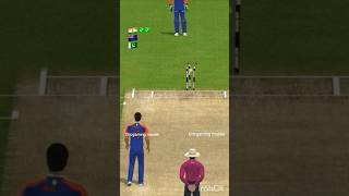 2 Balls Challenge: Bhuvi vs Boult vs Amir! Kaun Jeetega? 🤔 #Trent boult#Mohammad amir#Cricket shorts