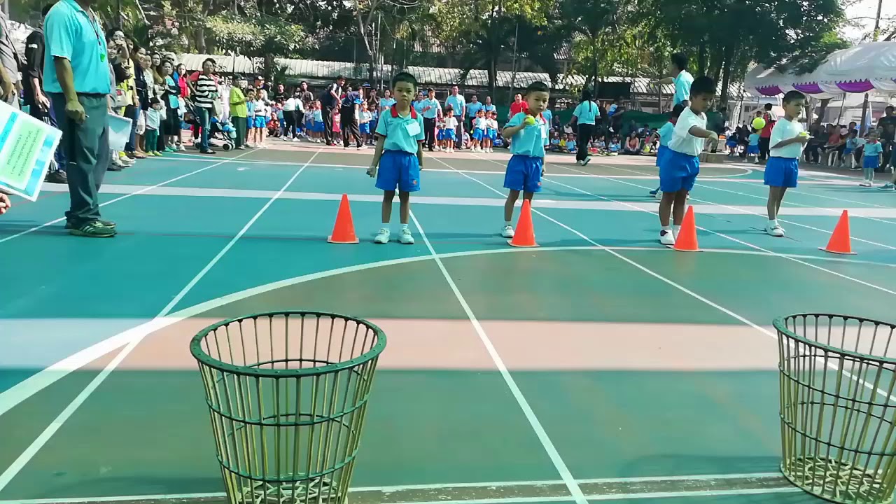 กีฬาวิ่งโยนบอล - YouTube