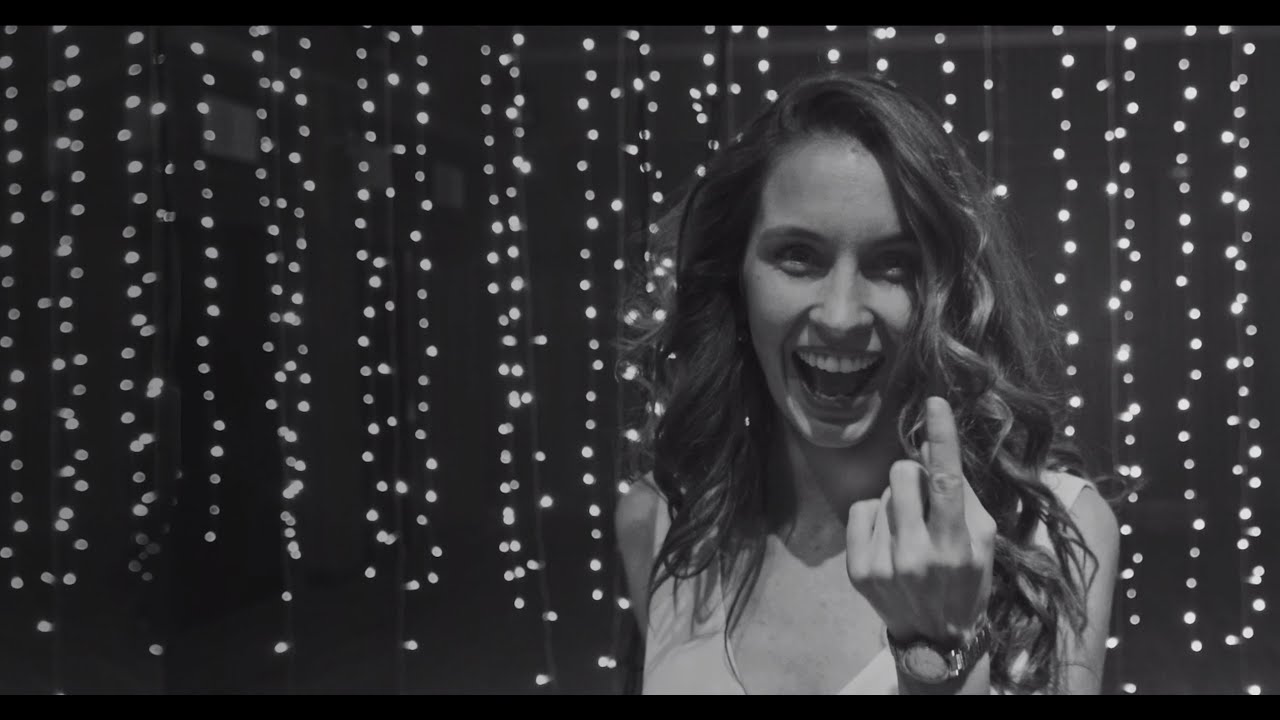 YouTubeでCIVILNÍ OBRANA - Nezapomenutelná (Official Music Video)を視聴