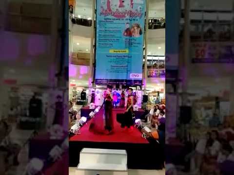 cara jalan pose model fashion show anak 