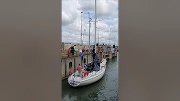 ??? Vlissingen Netherlands ???? Sluicebox @TravelwithHugoF  #boatlock #sluicebox #sluice #sluis