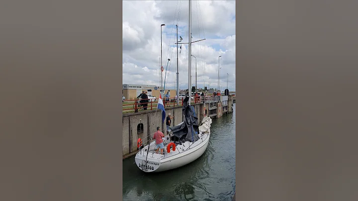 ??? Vlissingen Netherlands ???? Sluicebox @TravelwithHugoF  #boatlock #sluicebox #sluice #sluis
