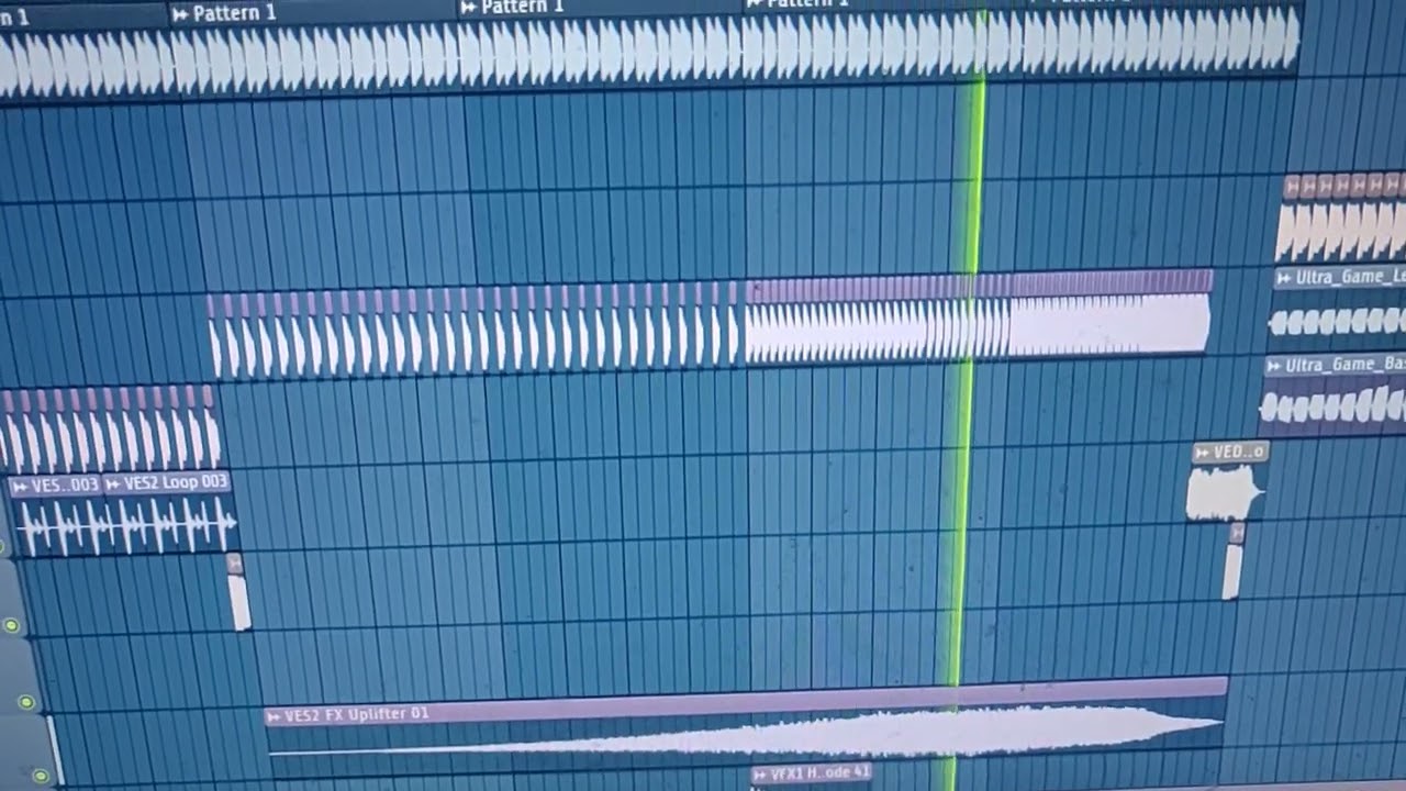 this is a snare build up sample about 128 bpm