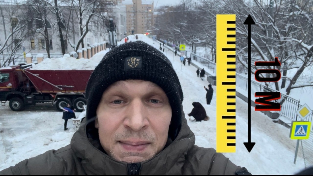 Walking Down Moscow Streets At ROOF HEIGHT After Record Snow