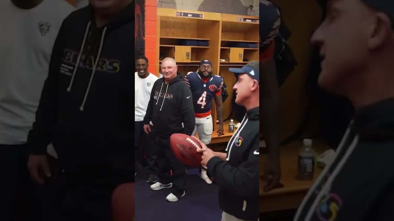 «Чикаго Беарз»: Бен Джонсон и Деннис Аллен обращаются к команде после победы над «Сэйнтс». (19.10...