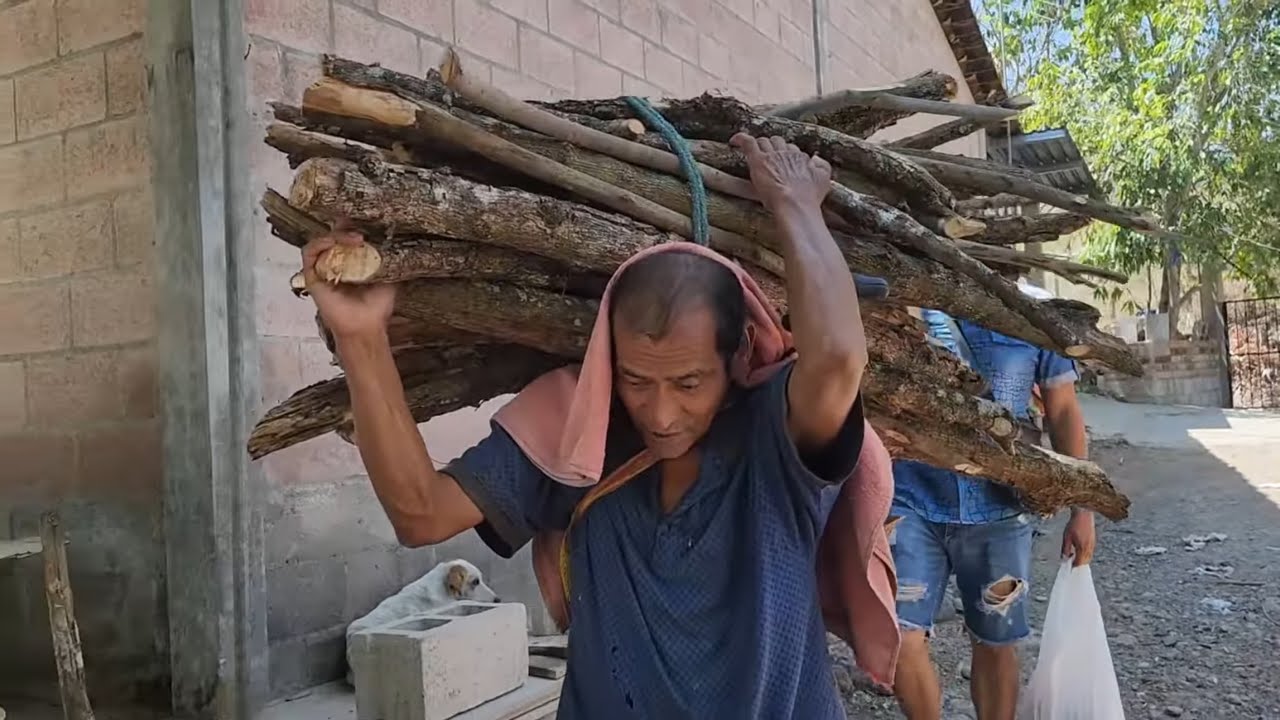 Así encontramos a don Manuel !!! Entregando una ayuda a doña cristiana 🚨🚨🚨🚨🚨🚨