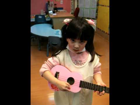 Michelle playing Jingle bell (David Ukulele in Cat...