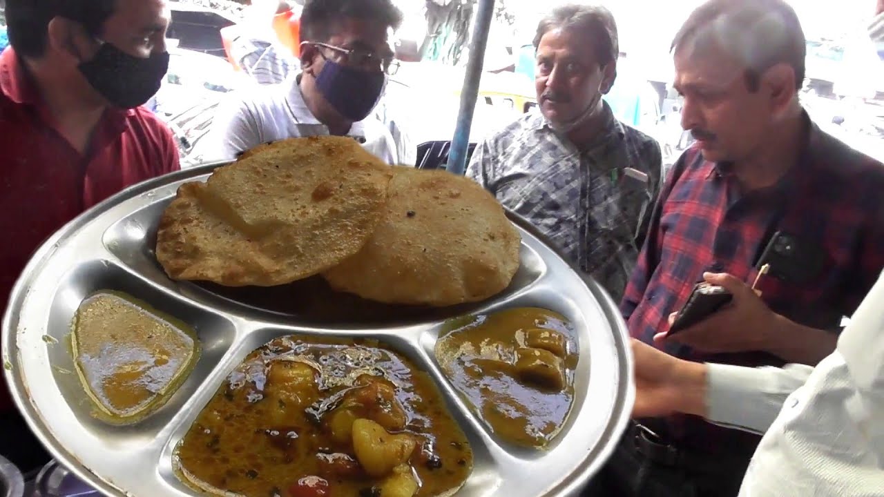 Hats Off to This Man ( Ex HDFC Bank Employee ) - Selling Street Food - 5 Puri @ 30 rs Only | Indian Food Loves You