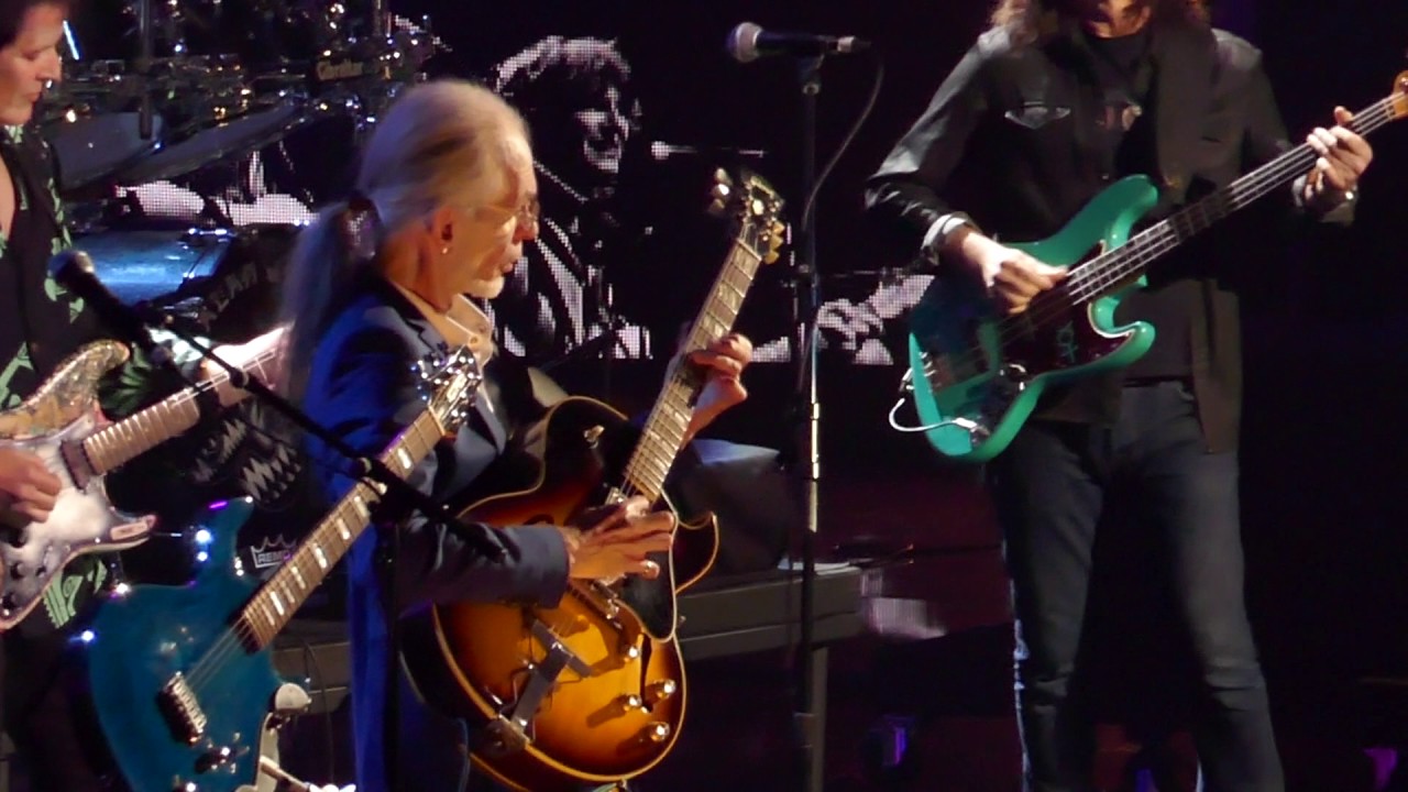 Yes Roundabout with Geddy Lee on Rock & Roll Hall of Fame 2017