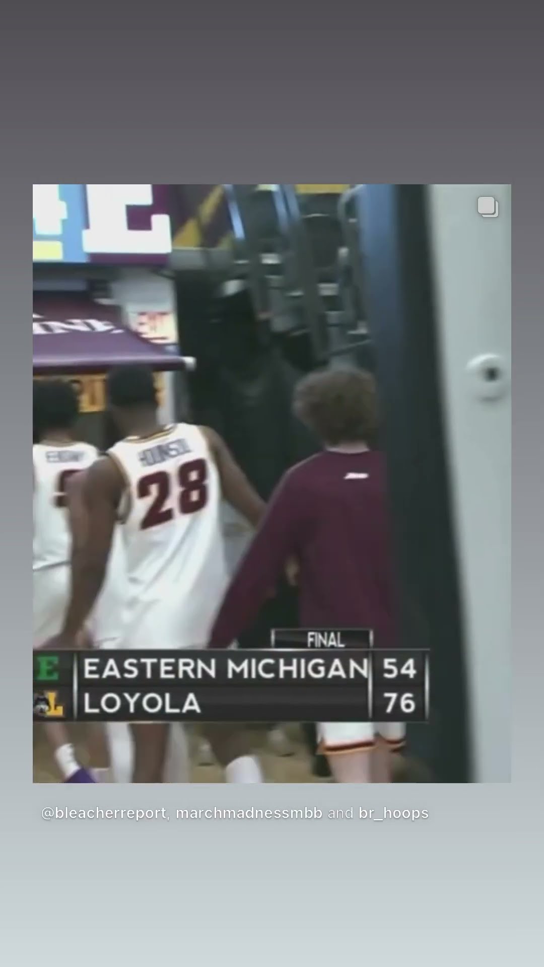 When you run into your ex #hoodnews #loyolachicago #basketball #collegebasketball