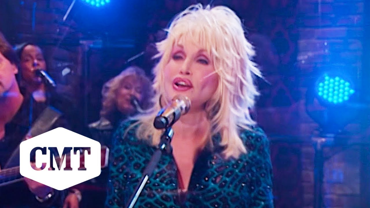 Dolly Parton Performs "I Will Always Love You" 😍 CMT
