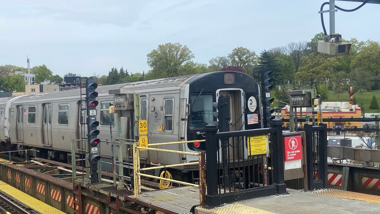 Double R143 L Trains at Broadway Junction - YouTube