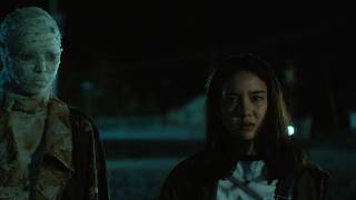 "透明な怪物"が迫る8分に及ぶ本編映像！映画『インビジブルハーフ』本編映像
