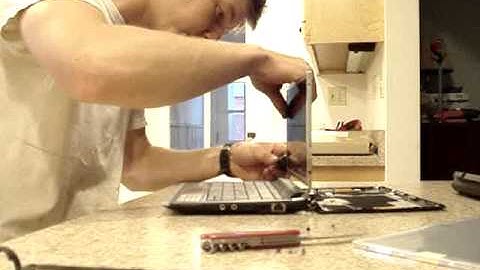 Laptop screen replacement / How to replace laptop screen on a Gateway Netbook LT2104u