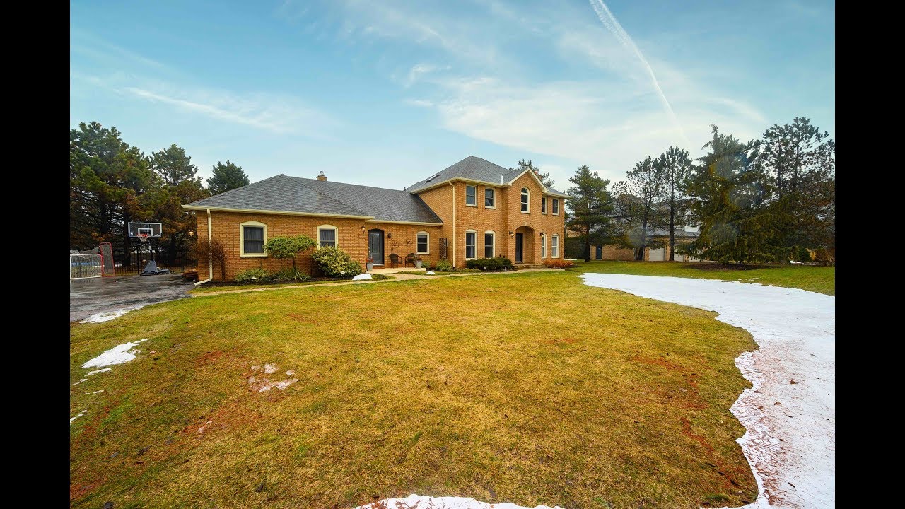 Luxurious Estate in Campbellville Ontario 77 Mae Court, Milton