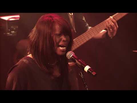 Sandra Mbuyi - Tu es Tout (Live)