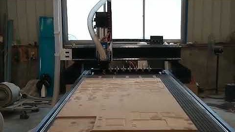 LD-1325 Linear ATC Wood CNC Router  (The process of changing tools)